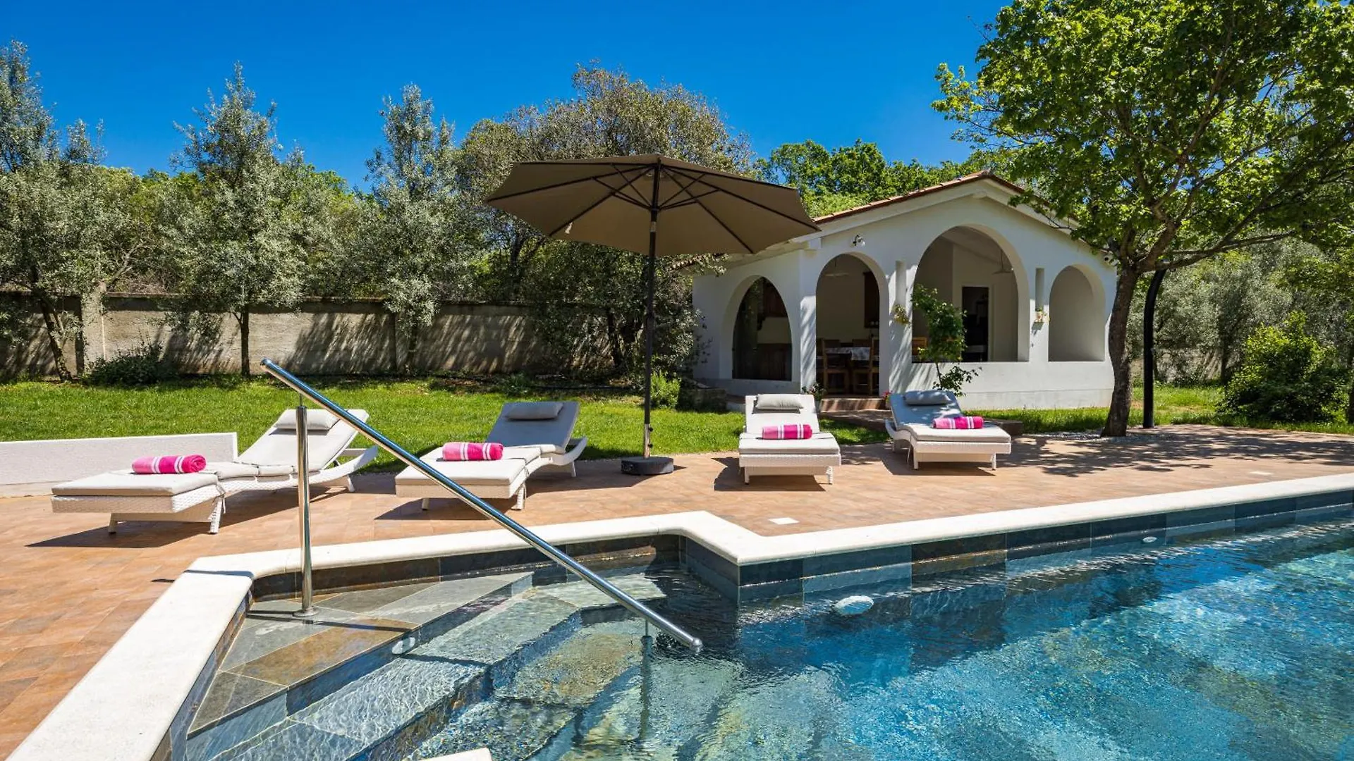 Villa Laura In Medulin For 8 Persons Only 1.5 Km From The Beach Croatia